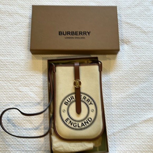 NWOT Burberry Natural / Tan Anne Logo Canvas And Leather Crossbody Phone Case - Picture 1 of 7